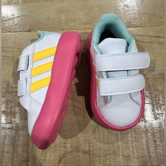 Adidas x disney baby girls kids Minnie Mouse Grandcourt Sneaker tennis shoes - Picture 7 of 15